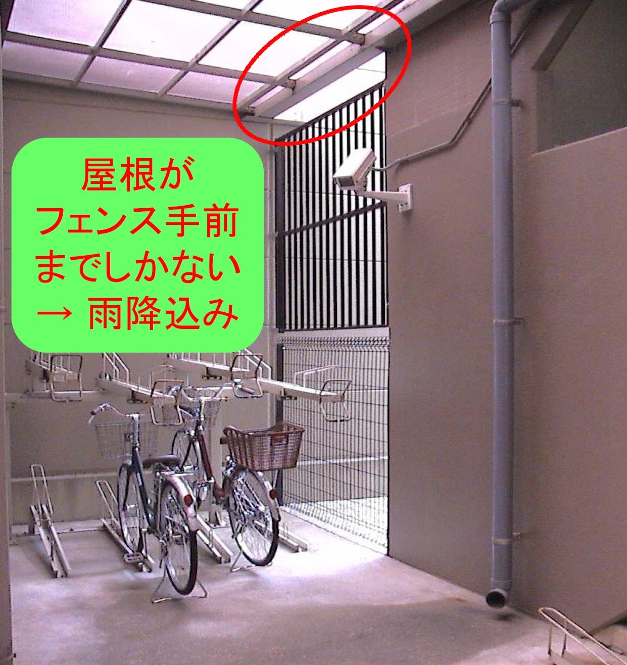 1705-F館駐輪場雨降込み