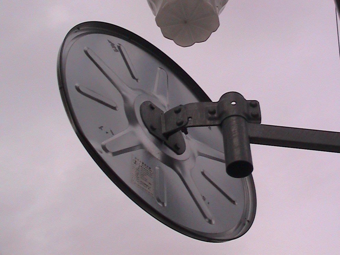 Ｆ館ゴミ置場横カーブミラー事故写真